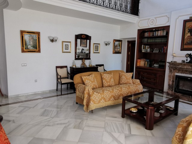 5 Bedrooms Villa in Estepona