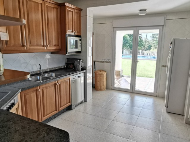 5 Bedrooms Villa in Estepona