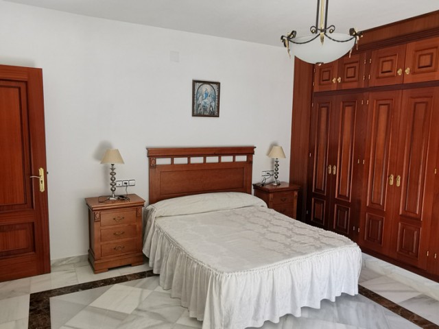 5 Bedrooms Villa in Estepona