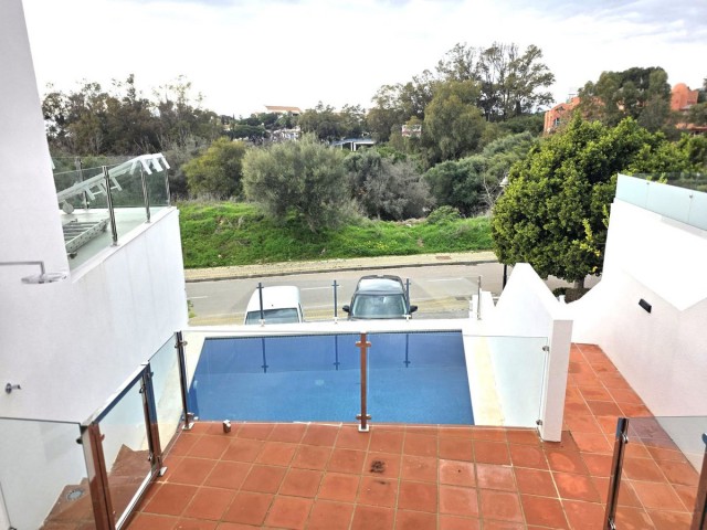Villa avec 4 Chambres  à Artola
