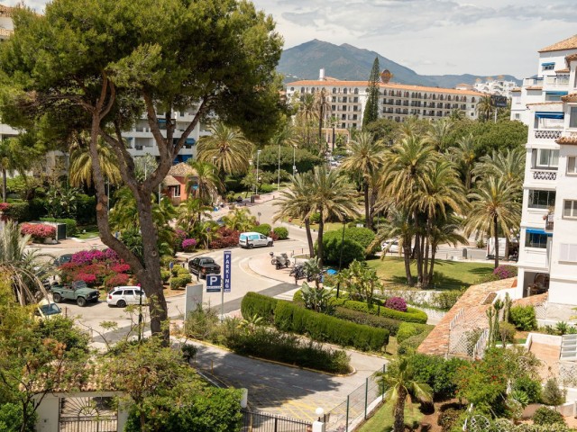 4 Bedrooms Apartment in Puerto Banús
