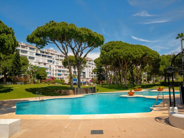 4 Bedrooms Apartment in Puerto Banús