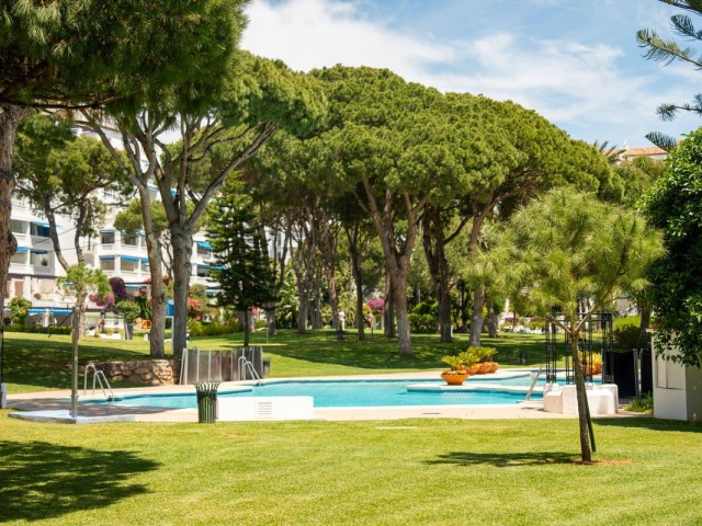 4 Bedrooms Apartment in Puerto Banús