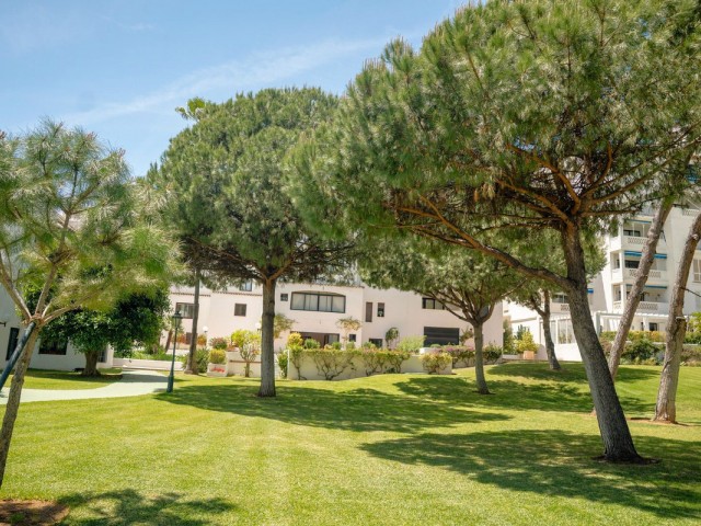 4 Bedrooms Apartment in Puerto Banús