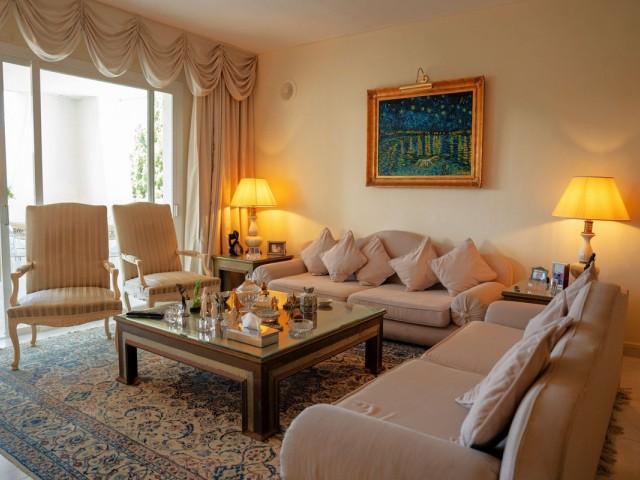 4 Bedrooms Apartment in Puerto Banús