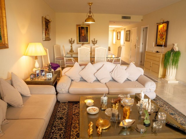 4 Bedrooms Apartment in Puerto Banús