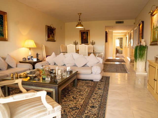 4 Bedrooms Apartment in Puerto Banús