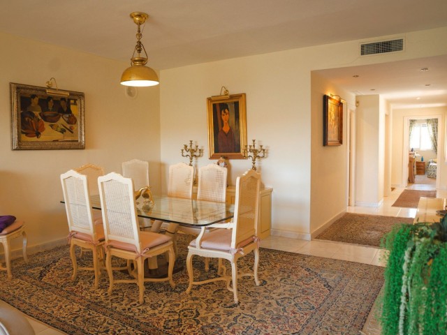 4 Bedrooms Apartment in Puerto Banús