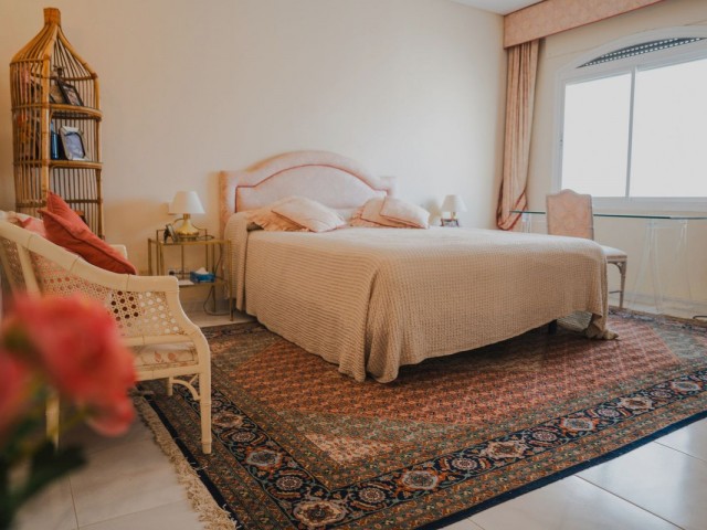 4 Bedrooms Apartment in Puerto Banús