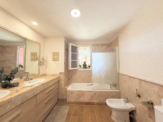 4 Bedrooms Townhouse in Sotogrande