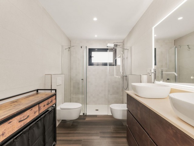 Appartement avec 3 Chambres  à Estepona