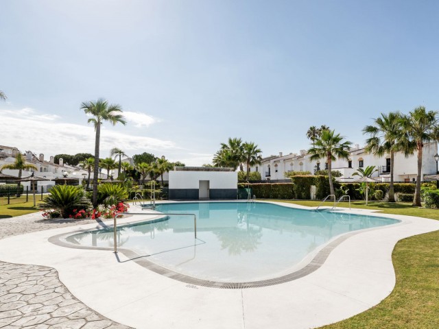 Appartement avec 3 Chambres  à Estepona