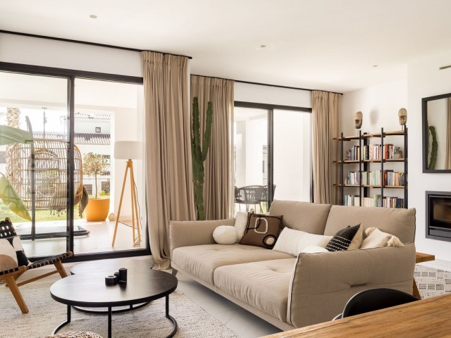 Appartement avec 3 Chambres  à Estepona