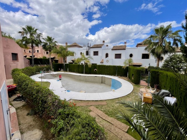 3 Bedrooms Townhouse in Estepona