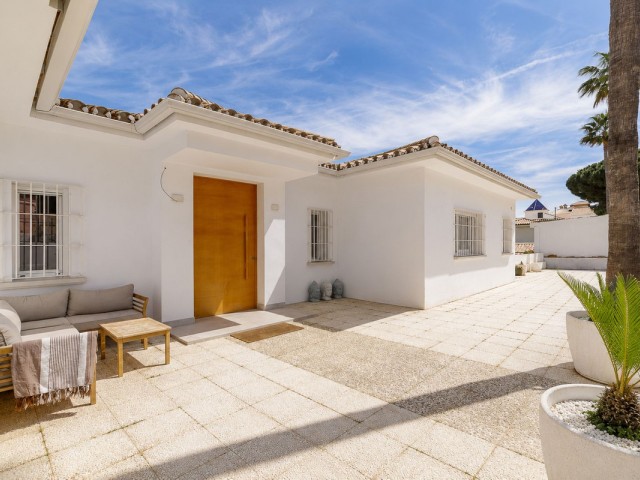 5 Bedrooms Villa in Torrequebrada