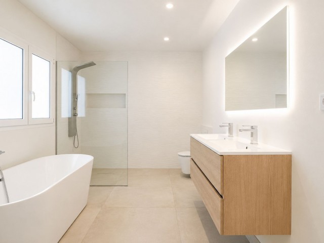 5 Bedrooms Villa in Torrequebrada