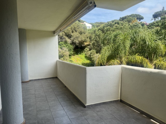2 Bedrooms Apartment in Elviria