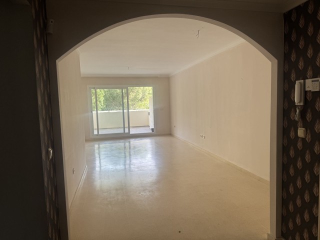 2 Bedrooms Apartment in Elviria