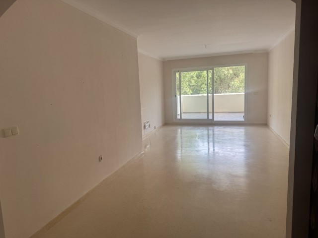 2 Bedrooms Apartment in Elviria