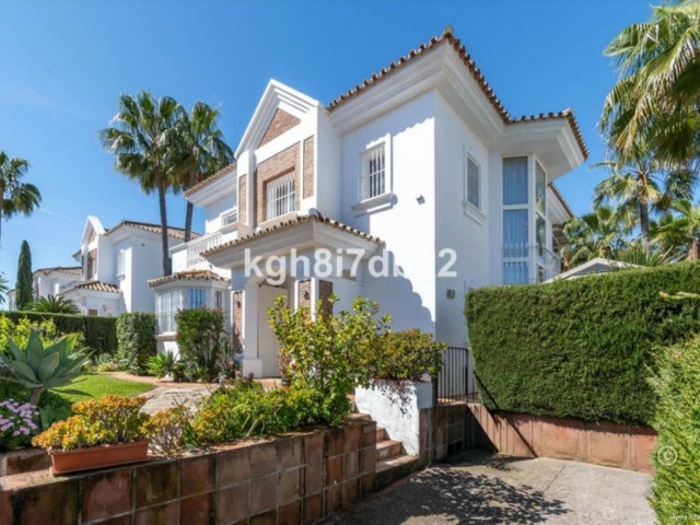 4 Soveroms Villa i Estepona