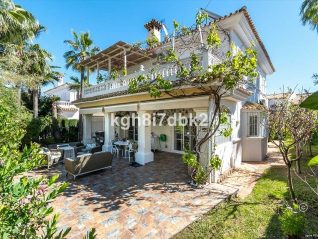4 Soveroms Villa i Estepona