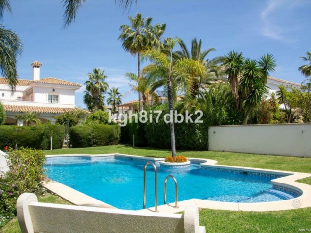 4 Soveroms Villa i Estepona