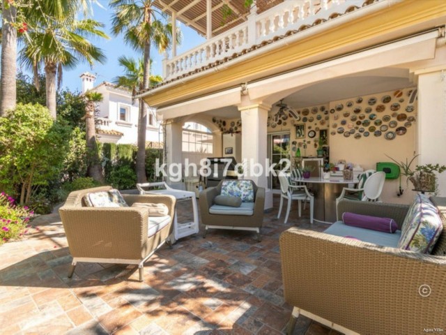 4 Soveroms Villa i Estepona
