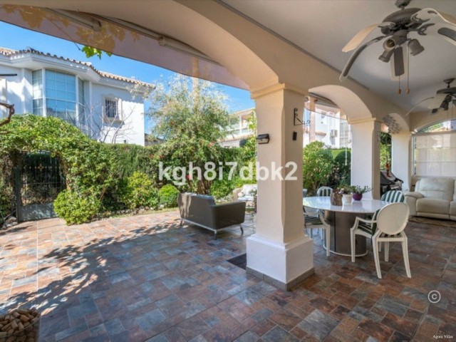 4 Soveroms Villa i Estepona