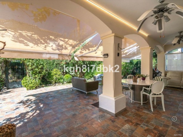 4 Soveroms Villa i Estepona