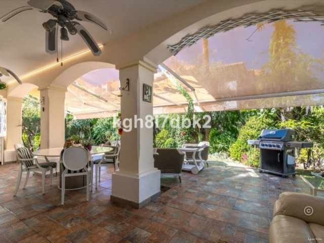 4 Soveroms Villa i Estepona