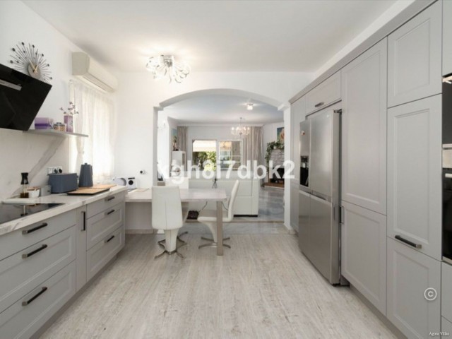 4 Soveroms Villa i Estepona
