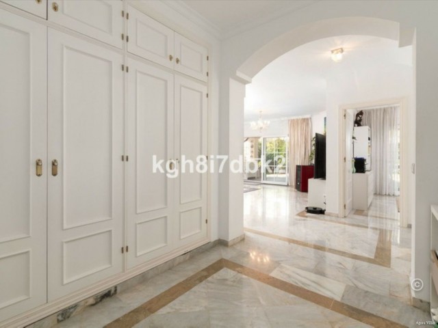 4 Soveroms Villa i Estepona
