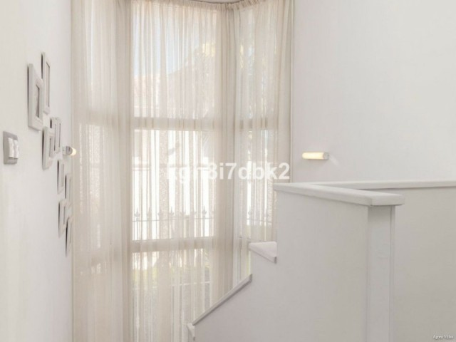 4 Soveroms Villa i Estepona