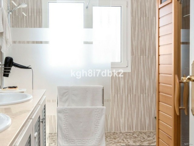 4 Soveroms Villa i Estepona