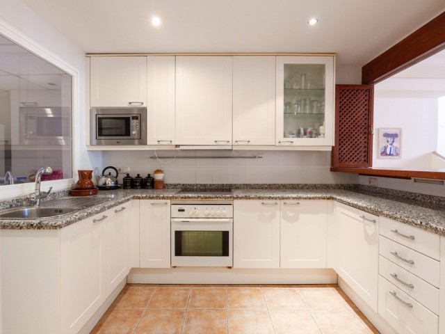 Appartement avec 3 Chambres  à Estepona