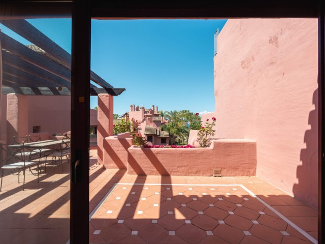 Appartement avec 3 Chambres  à Estepona