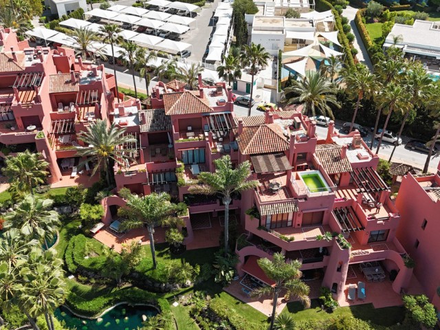Appartement avec 3 Chambres  à Estepona