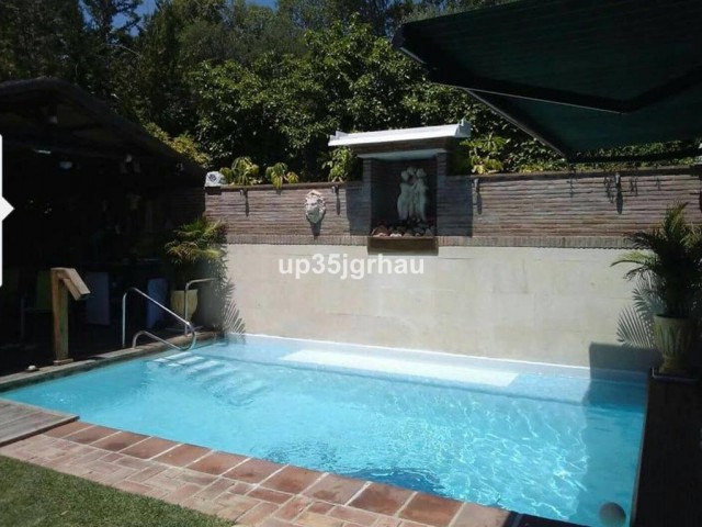 Appartement avec 3 Chambres  à Estepona