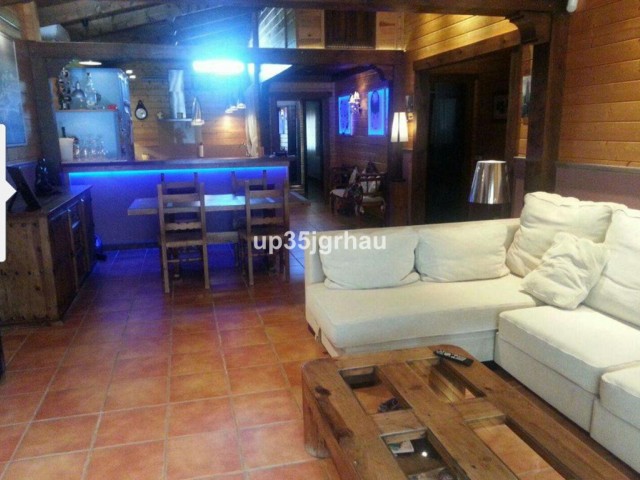 Appartement avec 3 Chambres  à Estepona