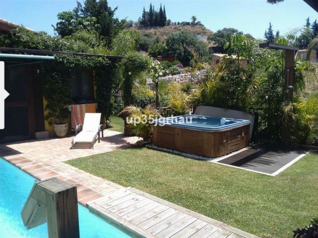 Appartement avec 3 Chambres  à Estepona