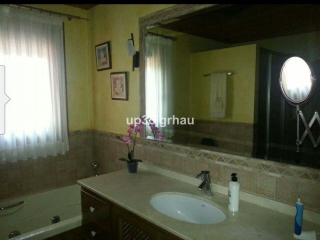Appartement avec 3 Chambres  à Estepona