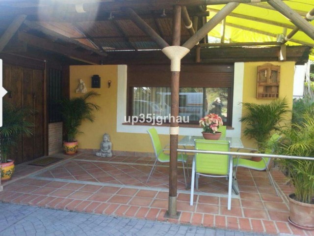 Appartement avec 3 Chambres  à Estepona
