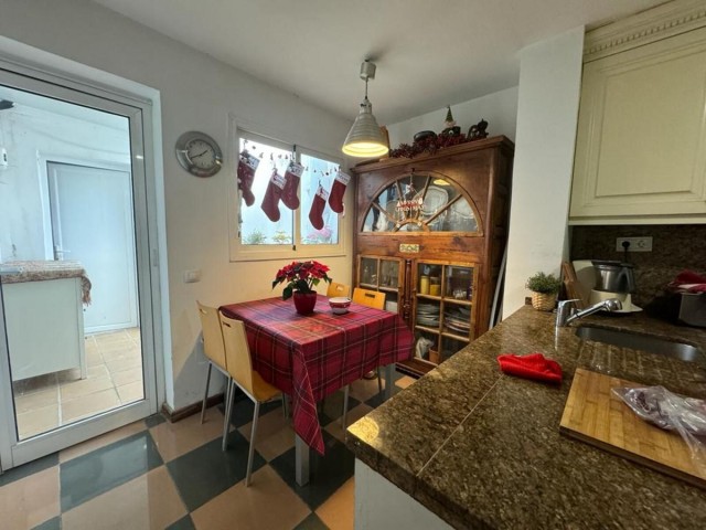 4 Slaapkamer Rijtjeshuis in Nueva Andalucía