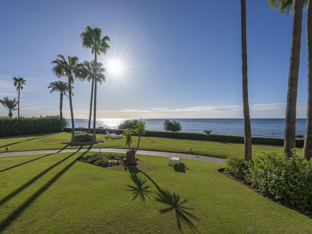 Appartement avec 3 Chambres  à Estepona
