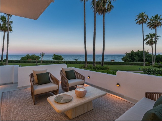 Appartement avec 3 Chambres  à Estepona