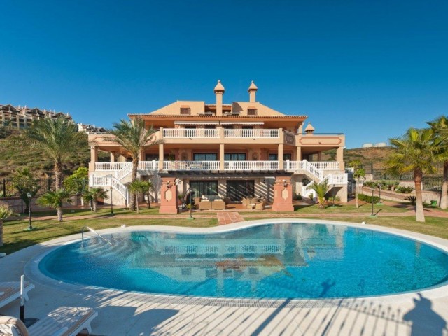 7 Bedrooms Villa in Mijas