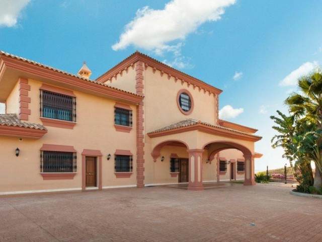 7 Bedrooms Villa in Mijas