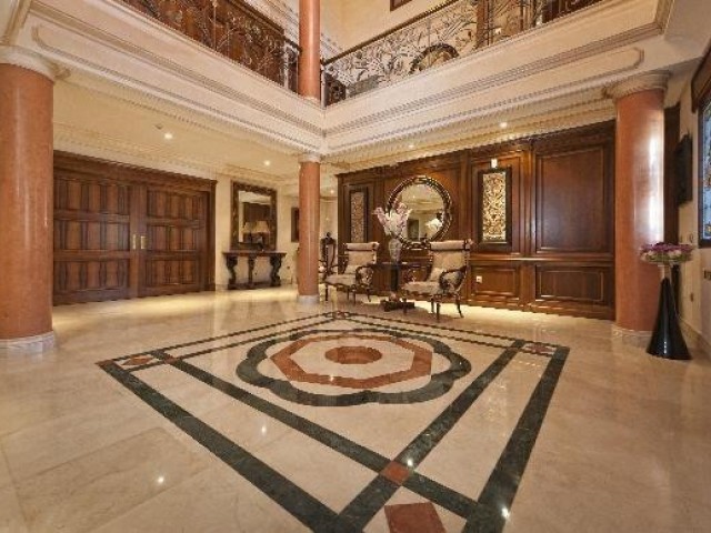 7 Bedrooms Villa in Mijas