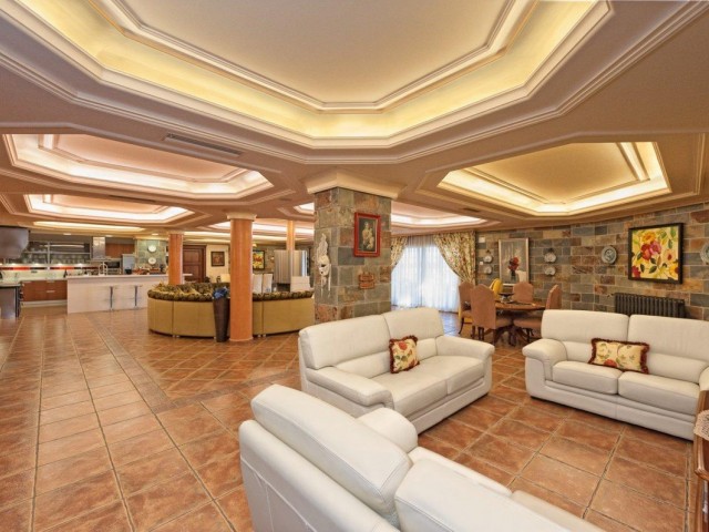 7 Bedrooms Villa in Mijas