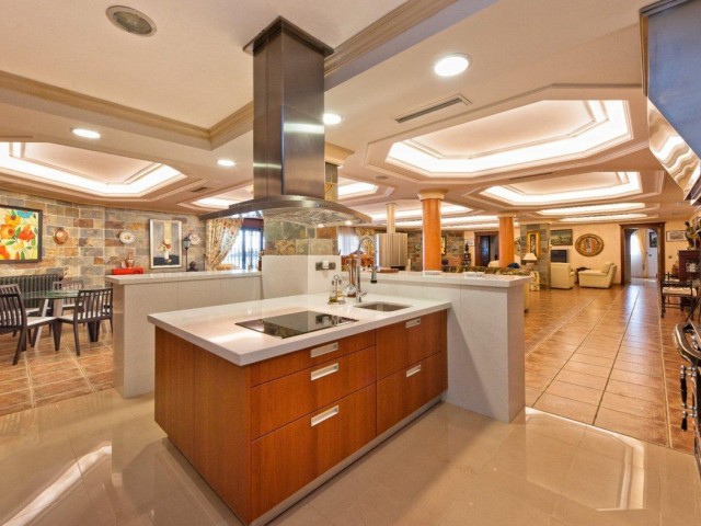 7 Bedrooms Villa in Mijas